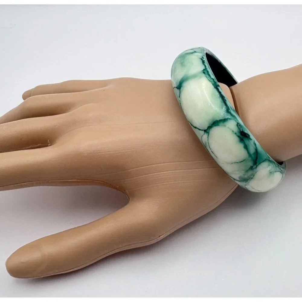 Vintage Marbled Green & White Bangle Bracelet Faux Jade Look Costume Jewelry - Picture 7 of 7